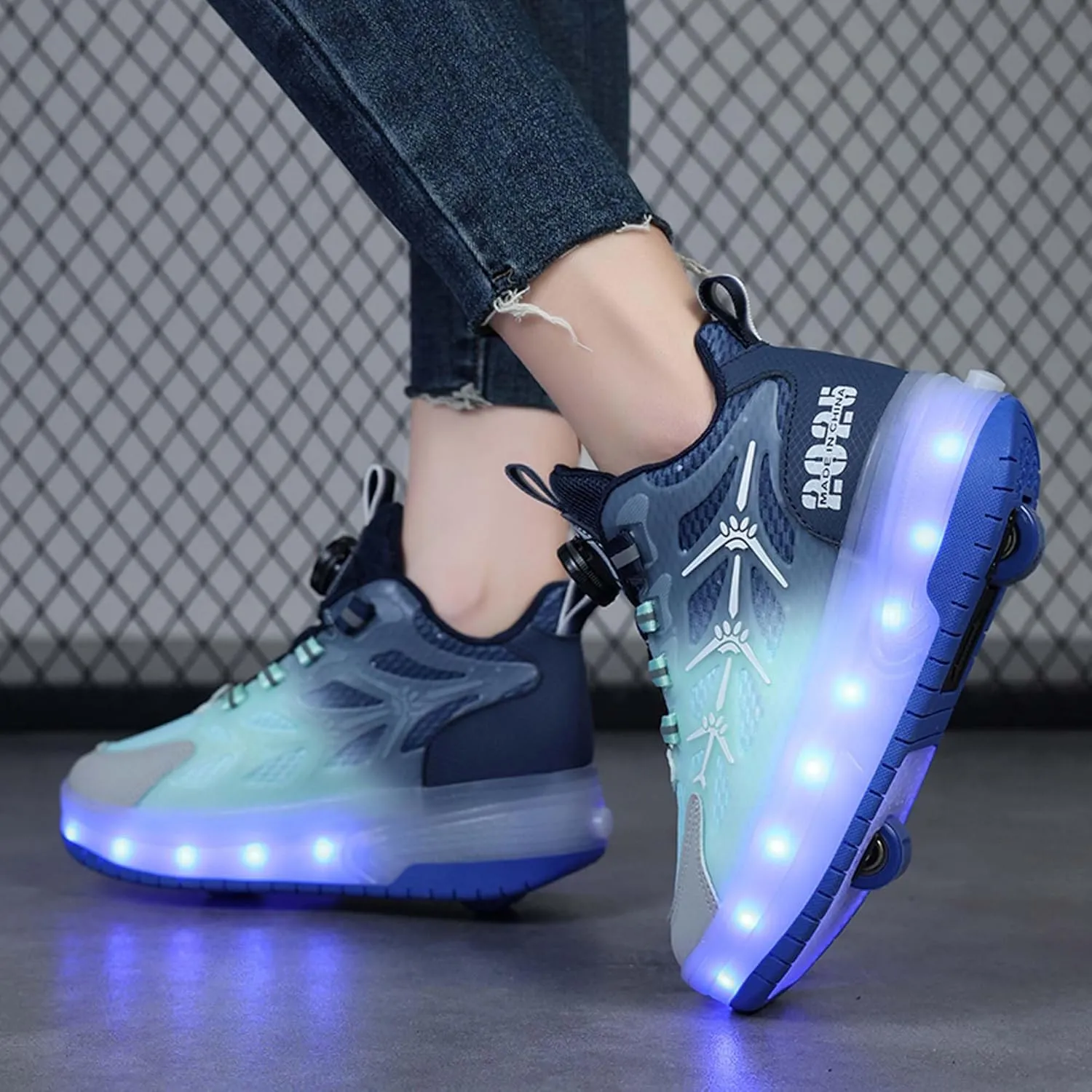 Children's Unisex Roller Skates Shiny Wheel Shoes Girls Shiny Roller Skates Sports Shoes Boys Rechargeable Sparkling Sports Shoes Gifts